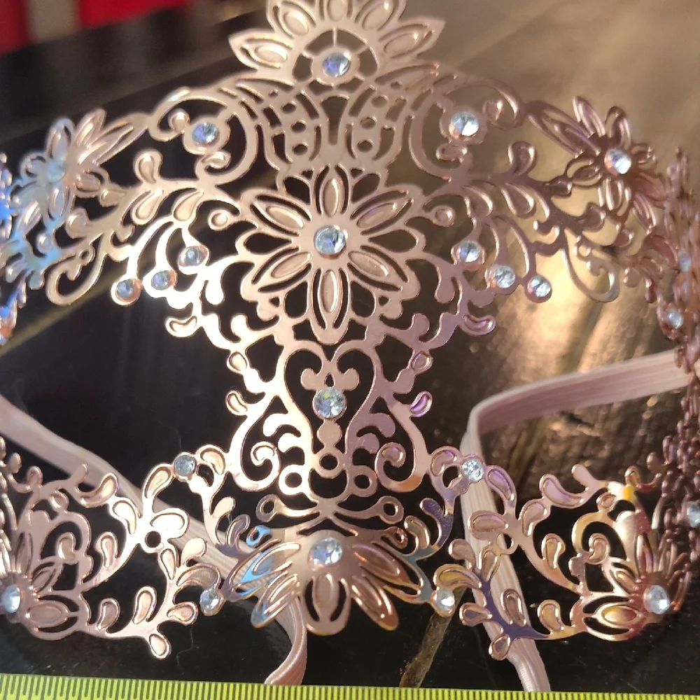 BEAUTIFUL ROSE GOLD FACE MASK FLORAL  WITH RHINESTONES